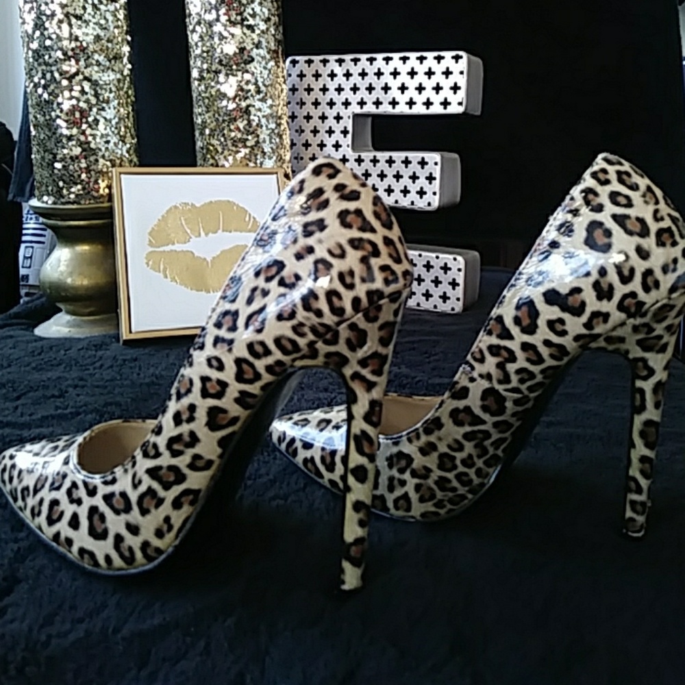 DEVIOUS cheetah print stilettos. SIZE 7.